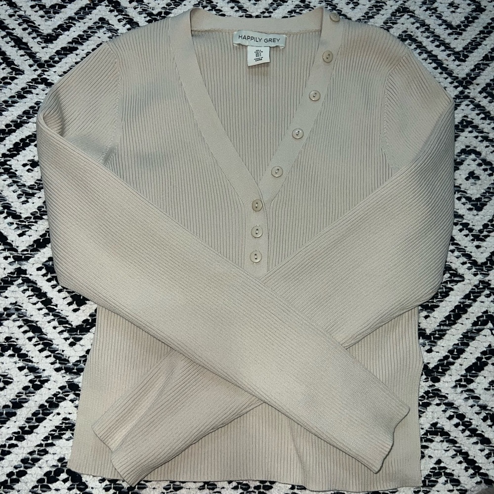 Long sleeve button top - Picture 5 of 5